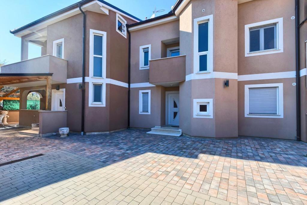 Lovely Fazana Apartments 400M From The Sea Exterior photo